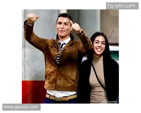 足球明星妻子们的美丽瞬间与生活点滴分享