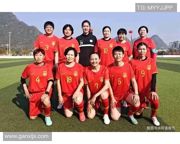 足球明星们的魅力太太们揭秘她们背后的故事与风采